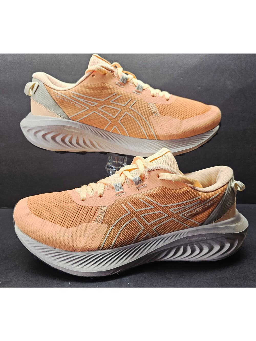 Asics Women 7.5 Comfy footwear